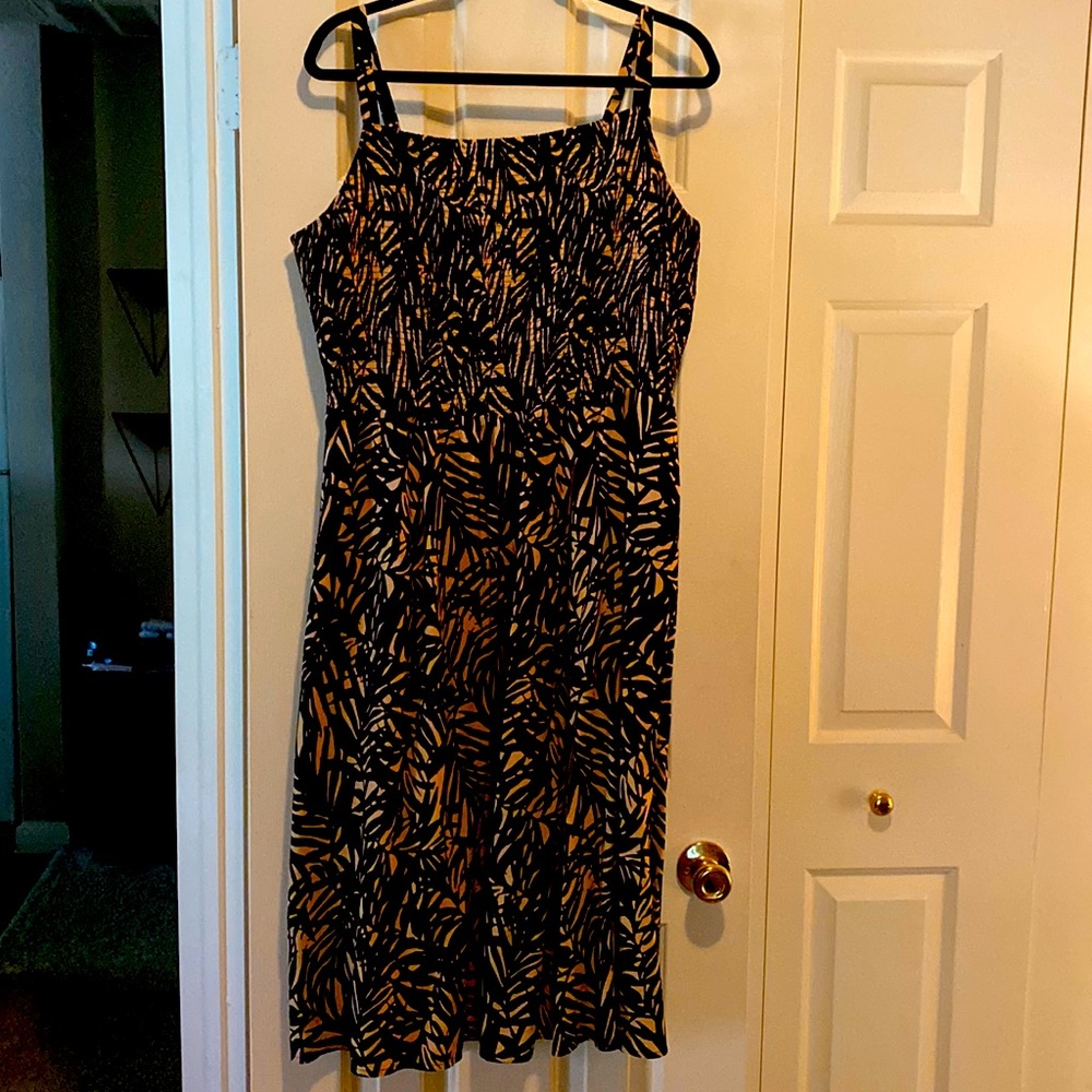 Old navy- Cami. Blk/tan. Great condition.